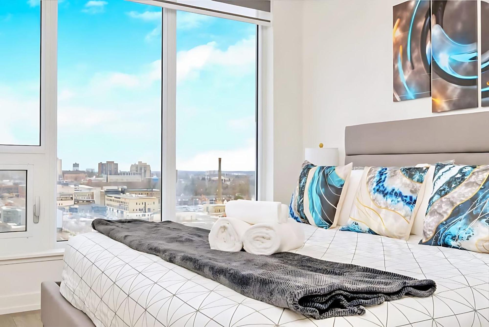 Luxurious 1Br Condo - Stunning City Views Kitchener Exterior photo